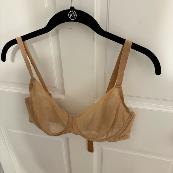 SKIMS Tan Full-Coverage Bra with Adjustable Straps - Picture 3 of 3